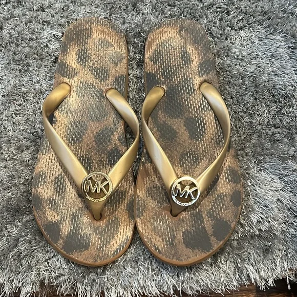 Michael Kors women’s flip-flops - Picture 5 of 10